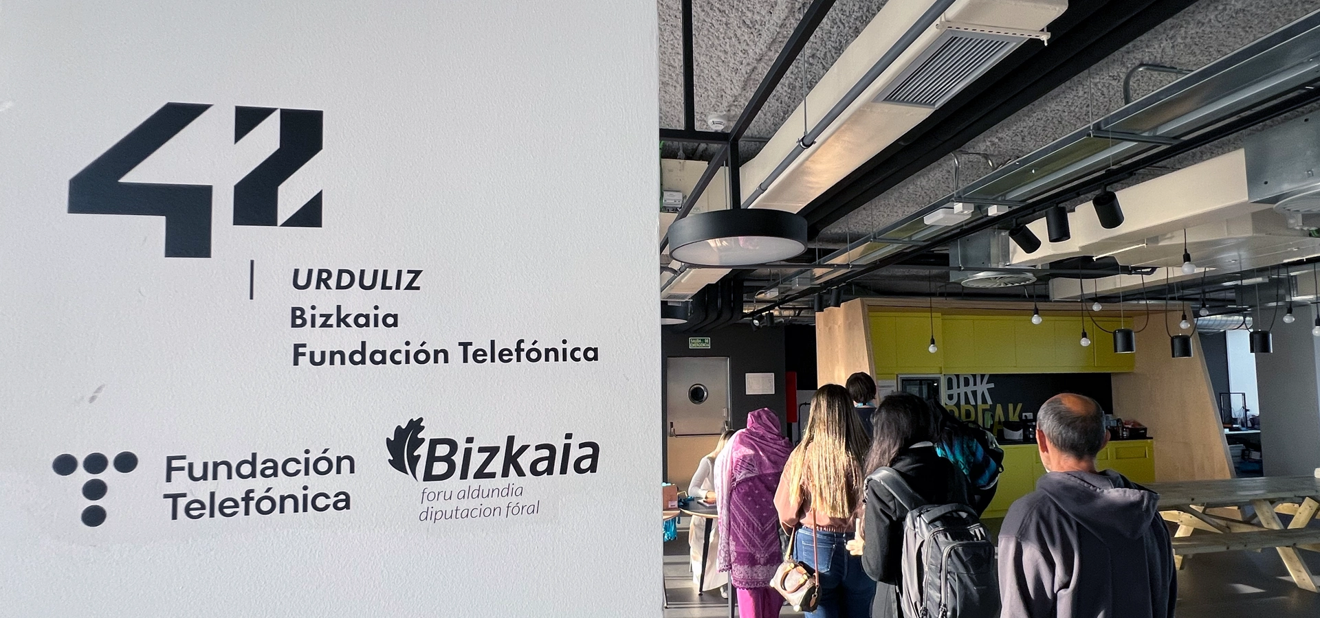 42 Urduliz Bizkaiko Piscinako parte-hartzaileak. 42 Urduliz Bizkaiko 2025eko urriko Piscinako parte-hartzaileak, campuseko hautaketa-prozesuan sartzen.